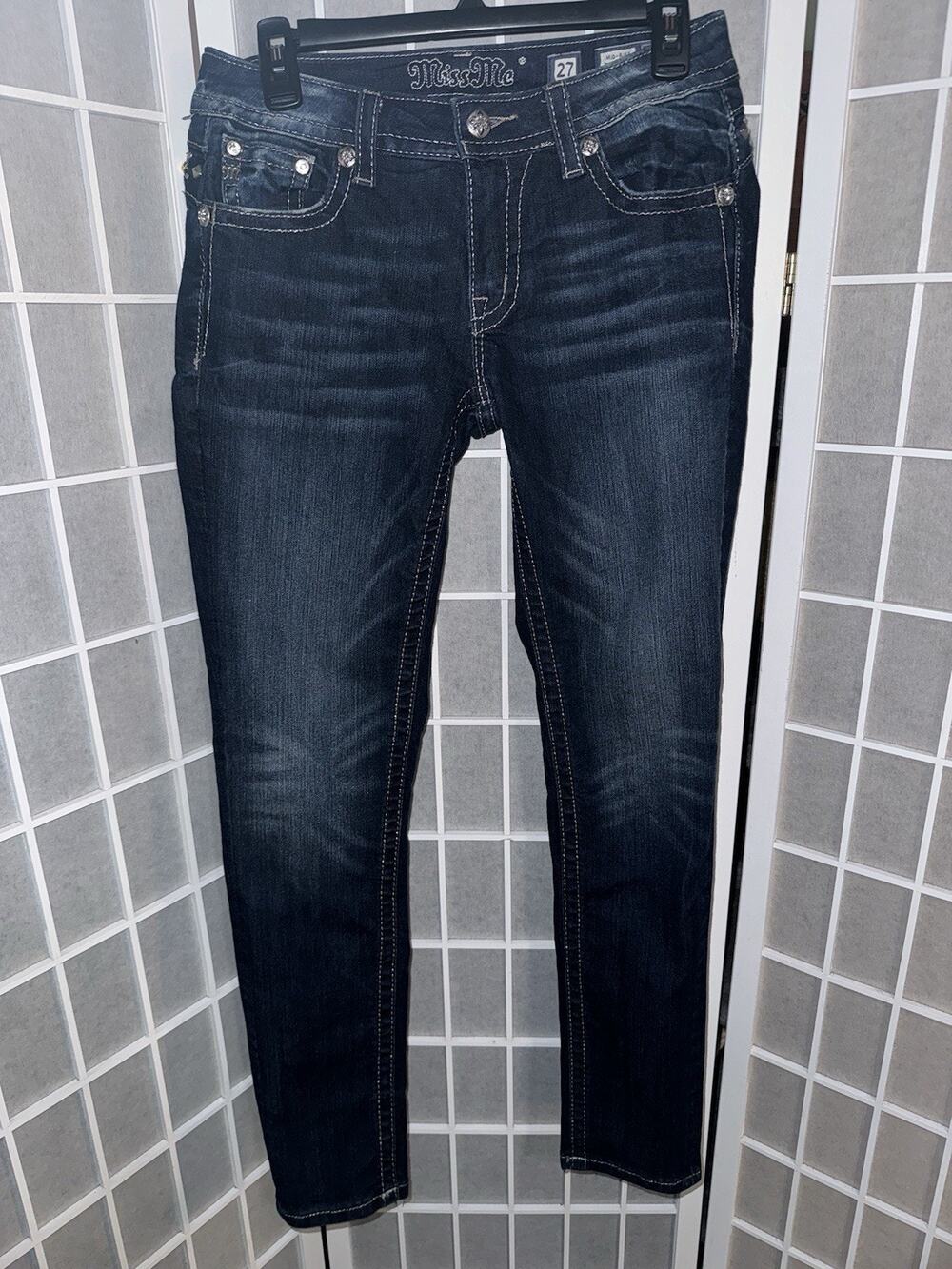 Miss Me Jeans Mid-Rise Skinny Size 27 x 30 EUC JEWELED STUDDED